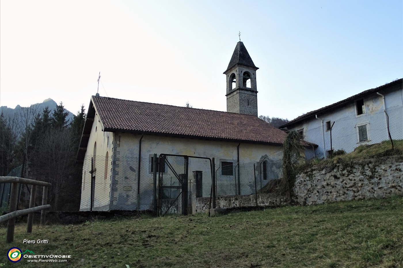 06 Il Santuario di Salzana (863 m)  .JPG